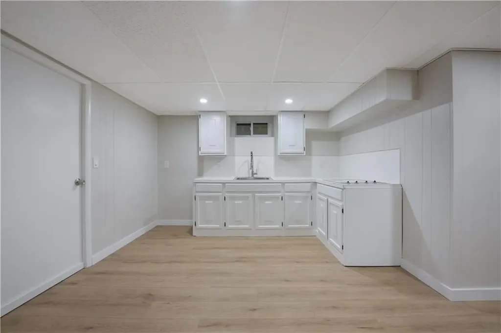 6 Hilton Avenue East Providence RI 02915