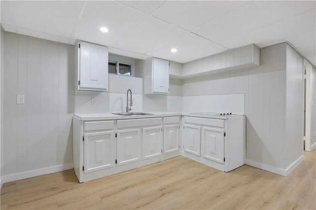 6 Hilton Avenue East Providence RI 02915