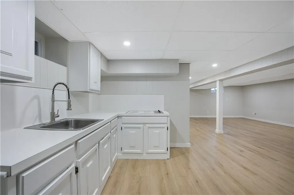 6 Hilton Avenue East Providence RI 02915