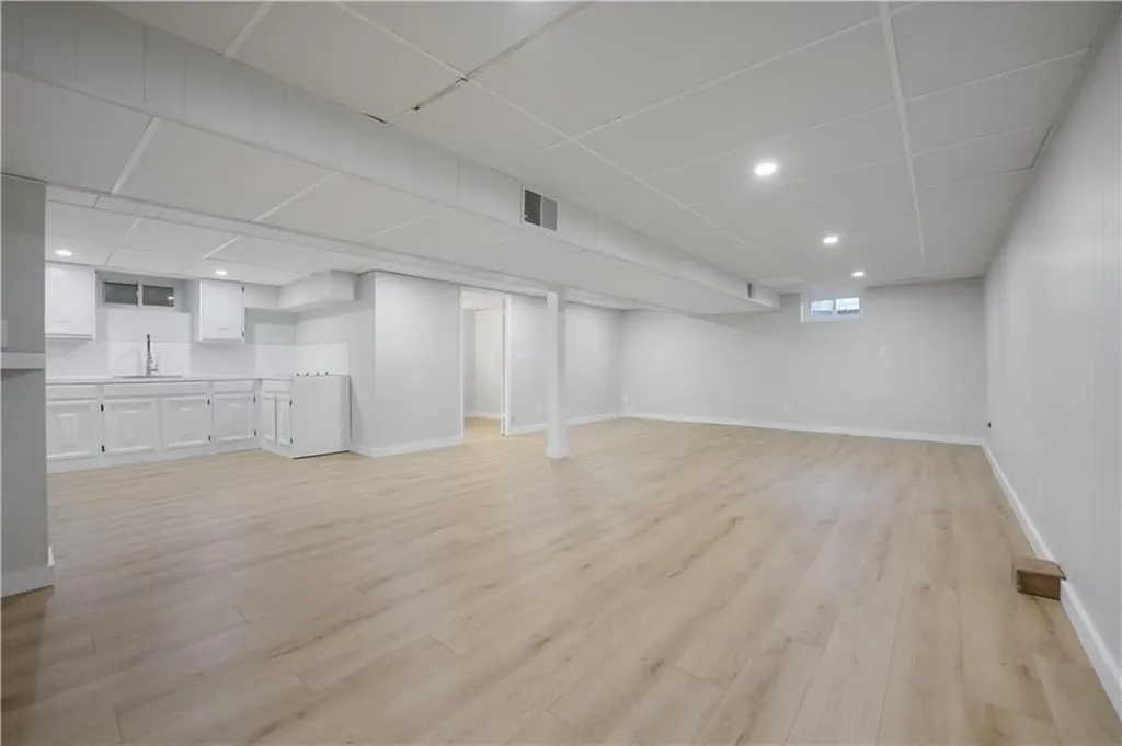 6 Hilton Avenue East Providence RI 02915