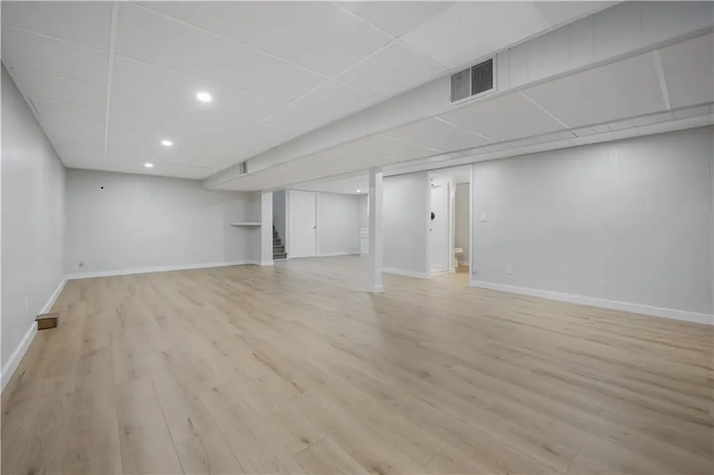 6 Hilton Avenue East Providence RI 02915