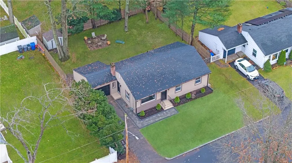 6 Hilton Avenue East Providence RI 02915