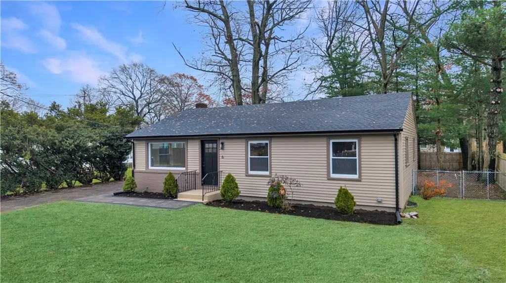 6 Hilton Avenue East Providence RI 02915