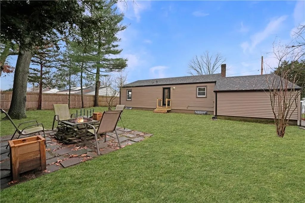 6 Hilton Avenue East Providence RI 02915