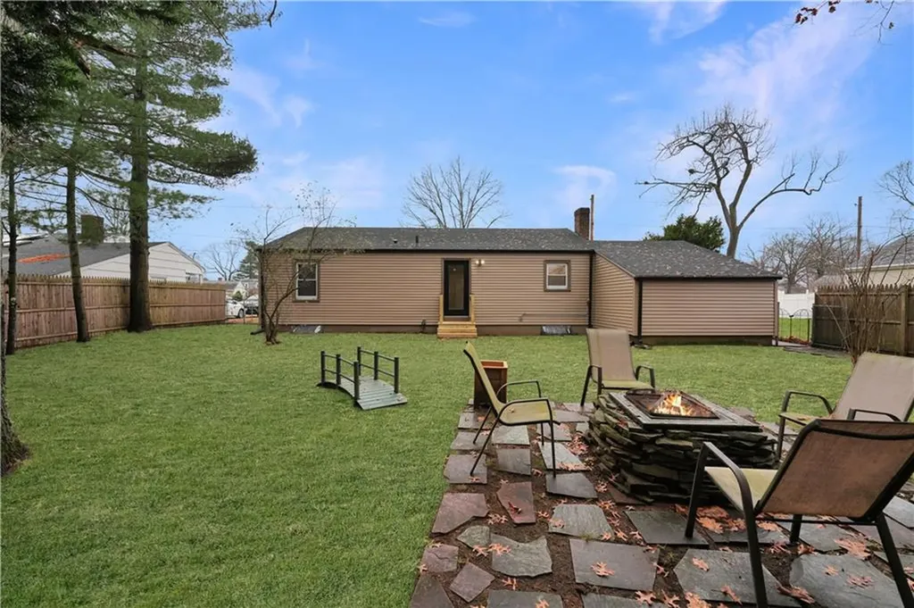 6 Hilton Avenue East Providence RI 02915