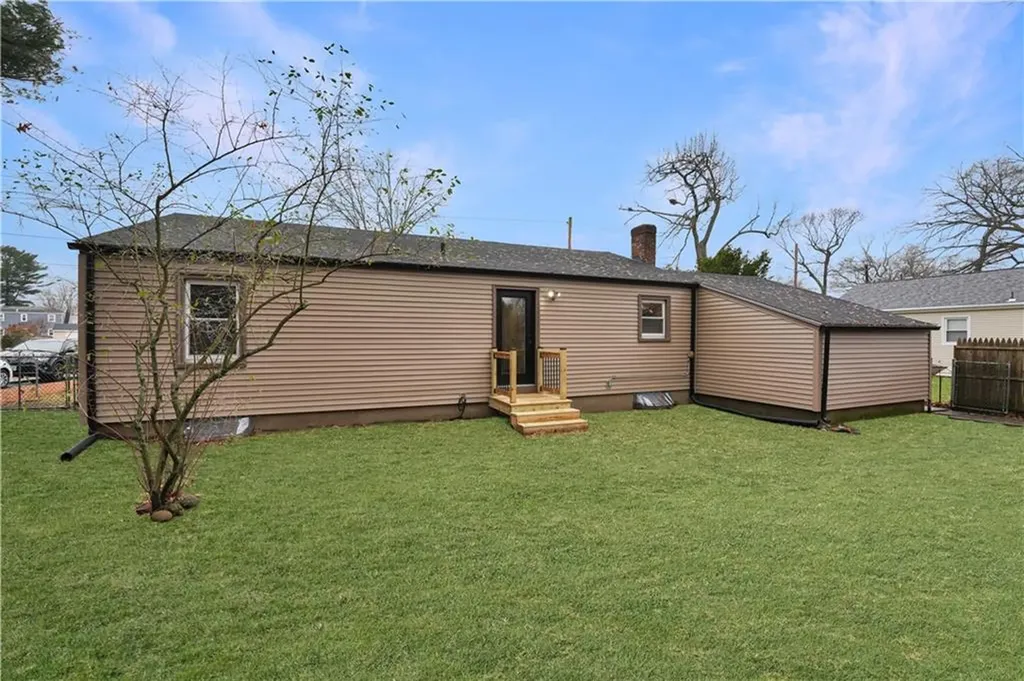 6 Hilton Avenue East Providence RI 02915