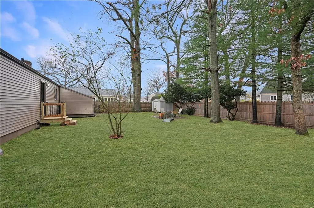 6 Hilton Avenue East Providence RI 02915