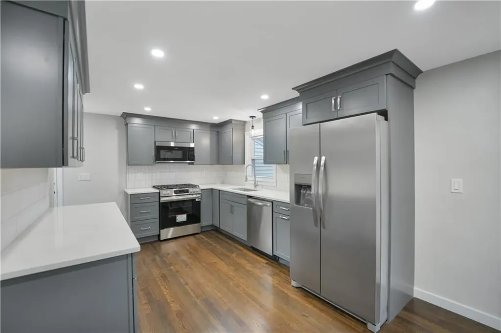 6 Hilton Avenue East Providence RI 02915