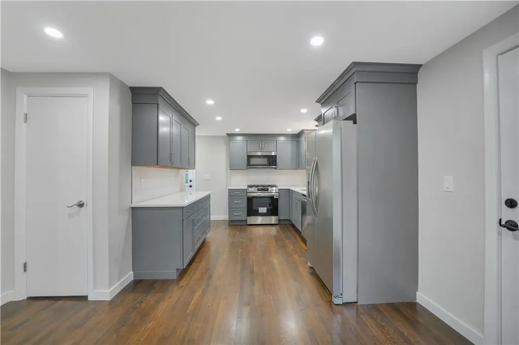 6 Hilton Avenue East Providence RI 02915