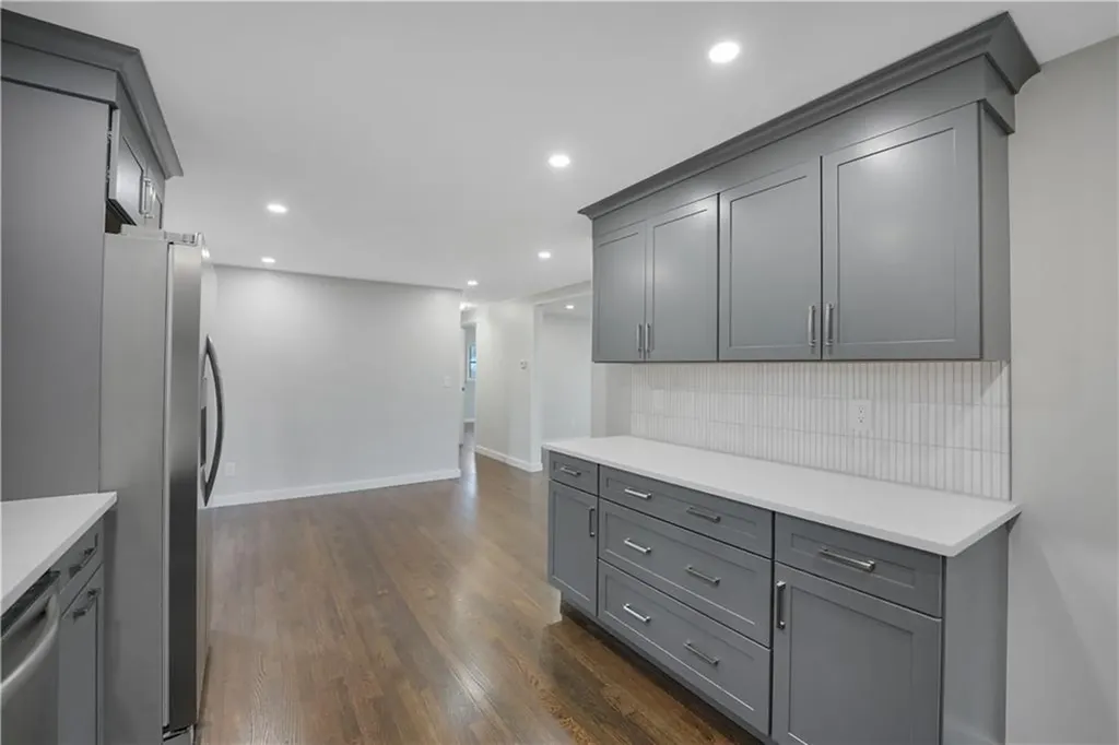 6 Hilton Avenue East Providence RI 02915