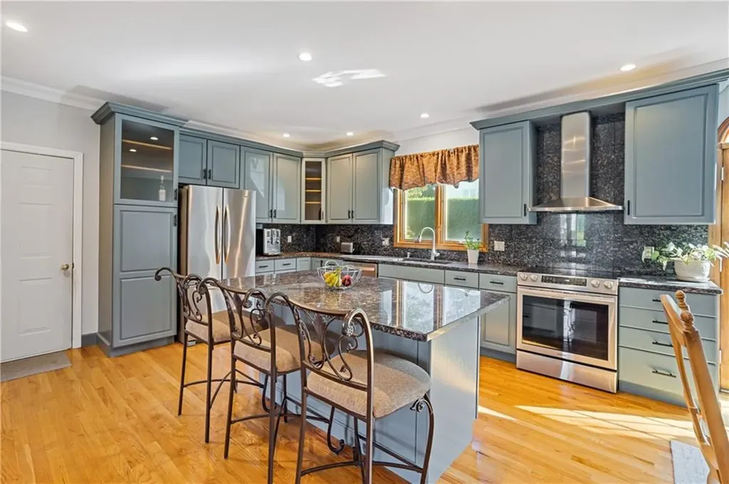 25 Linfield Circle Lincoln RI 02865