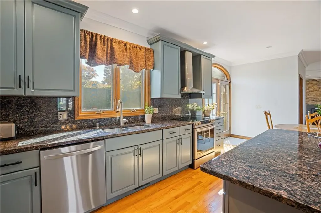 25 Linfield Circle Lincoln RI 02865