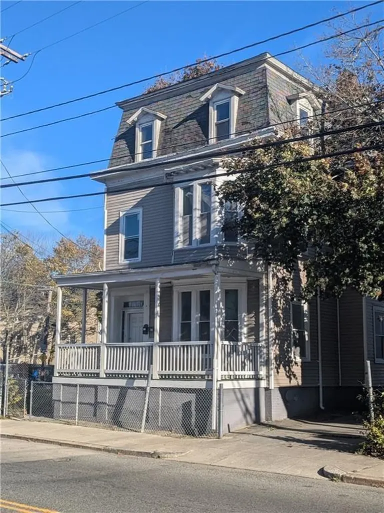 654 Cranston Street Providence RI 02907