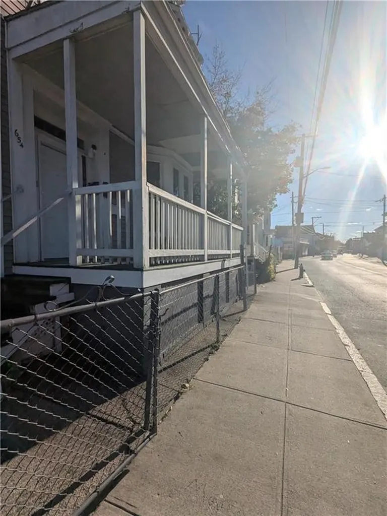 654 Cranston Street Providence RI 02907