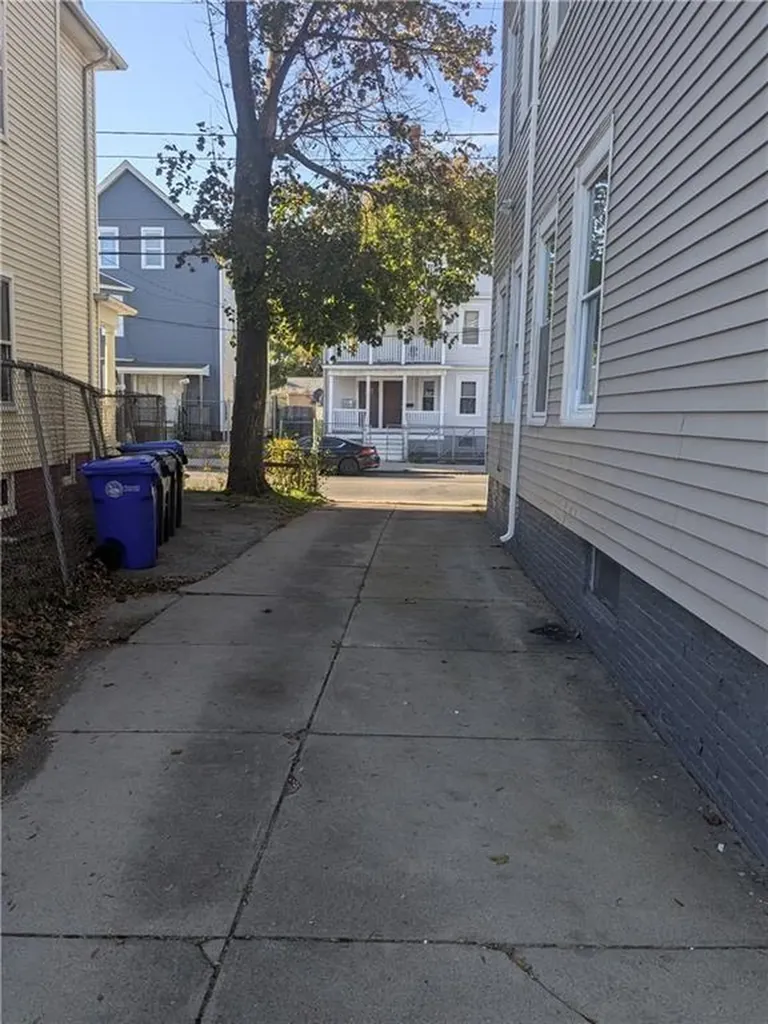 654 Cranston Street Providence RI 02907