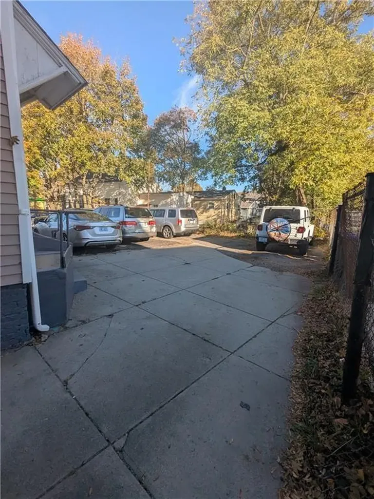 654 Cranston Street Providence RI 02907