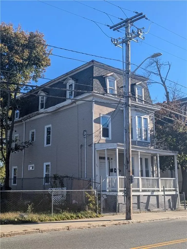 654 Cranston Street Providence RI 02907