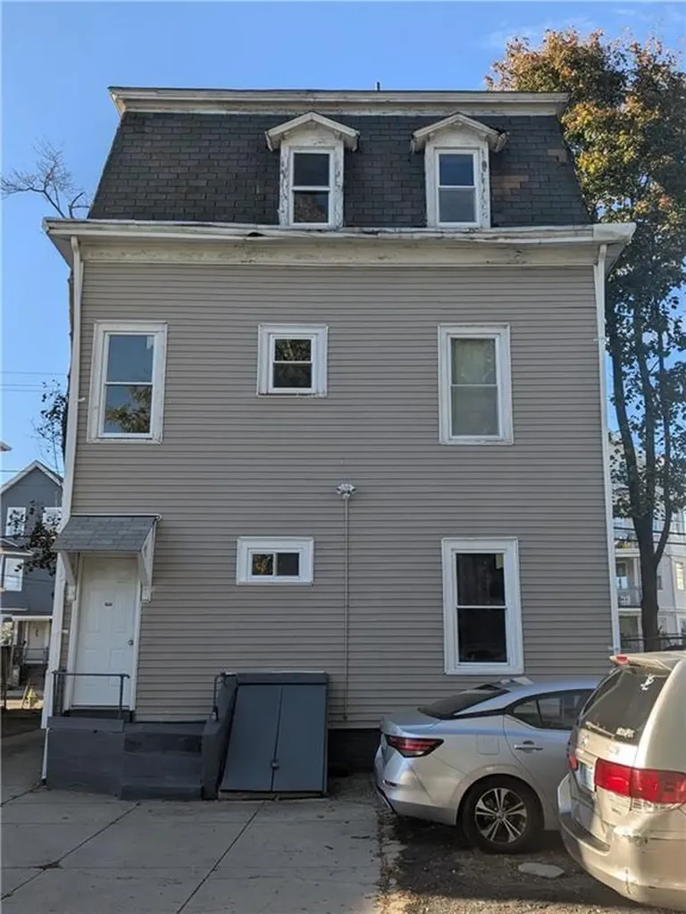 654 Cranston Street Providence RI 02907