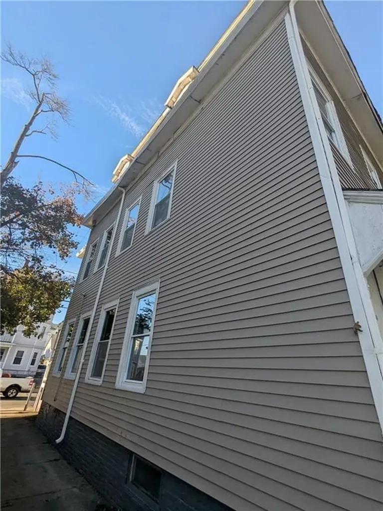 654 Cranston Street Providence RI 02907