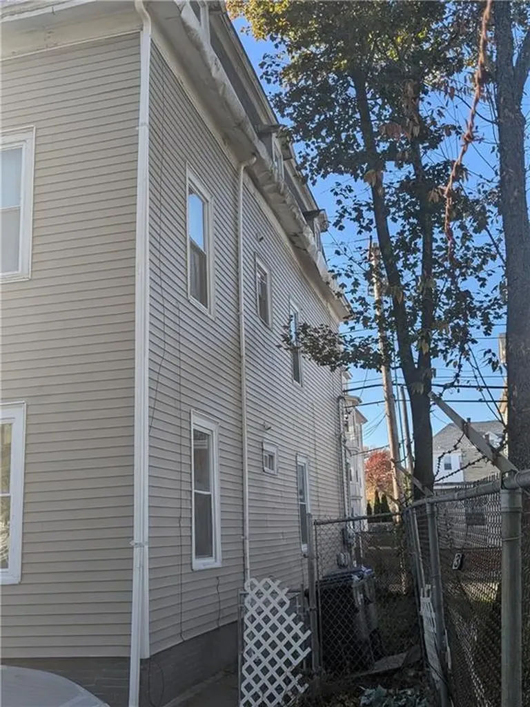 654 Cranston Street Providence RI 02907