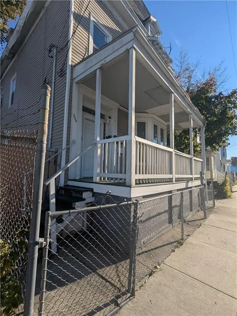 654 Cranston Street Providence RI 02907