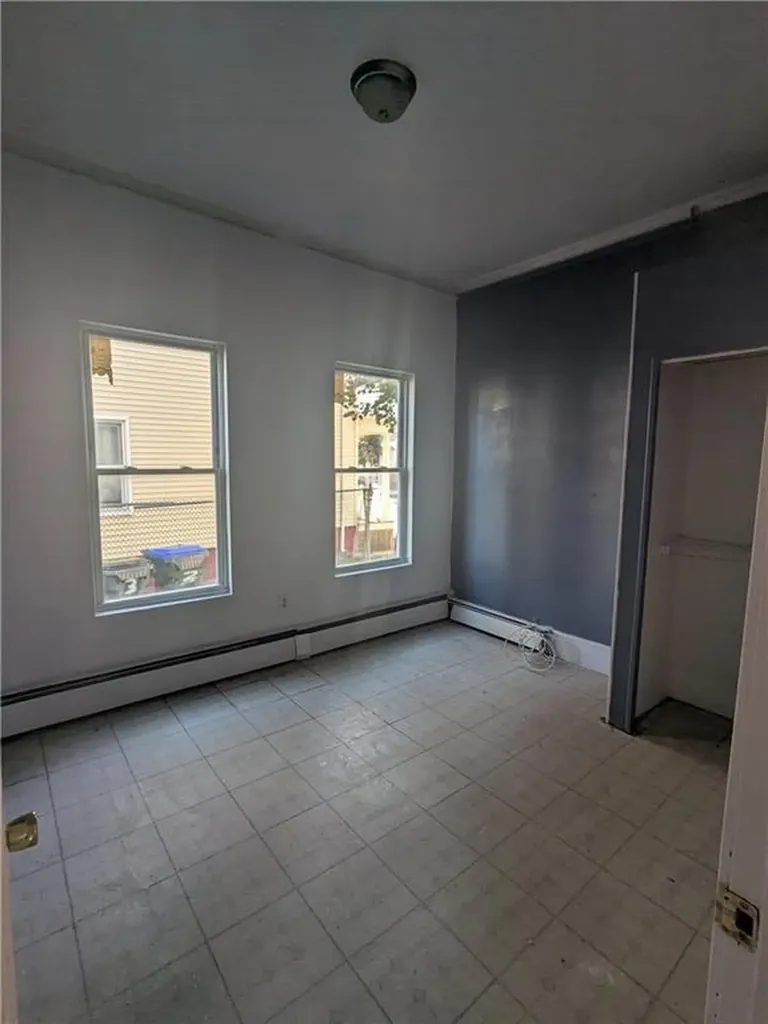 654 Cranston Street Providence RI 02907