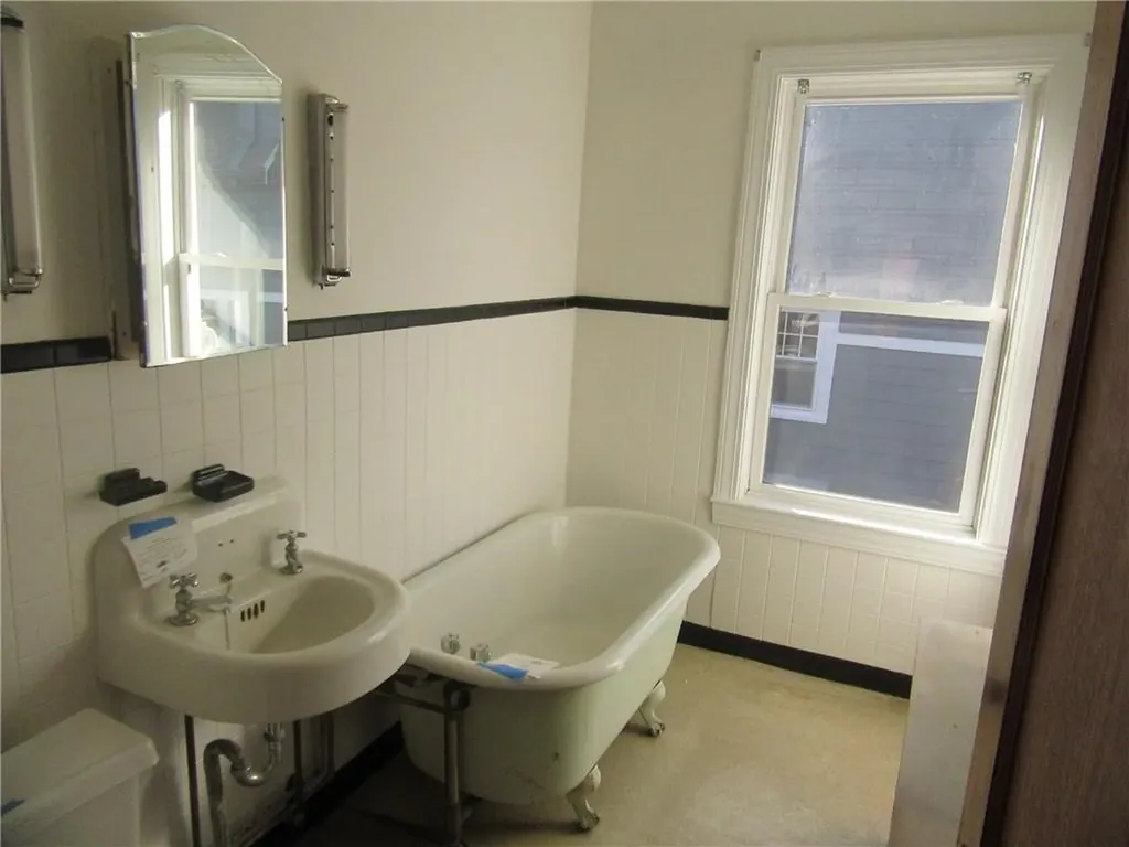 589 Gaskill Street Woonsocket RI 02895