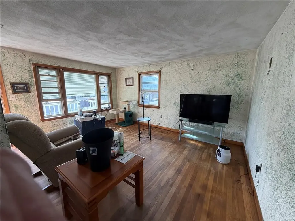 546 Robinson Street Woonsocket RI 02895