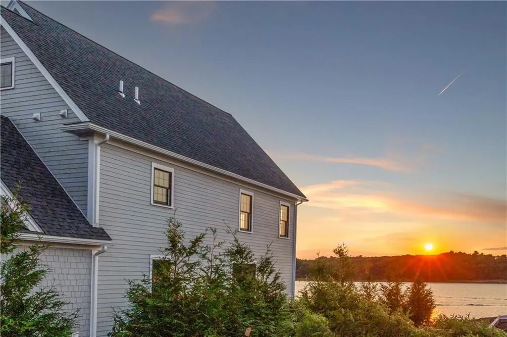 114 East Point Drive East Providence RI 02916