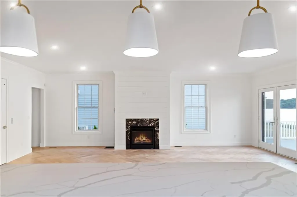 114 East Point Drive East Providence RI 02916