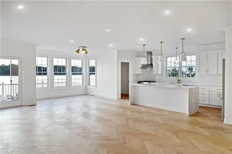 114 East Point Drive East Providence RI 02916