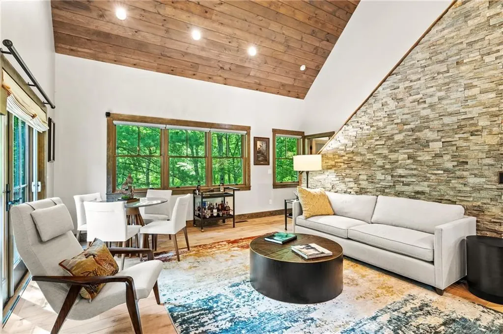 23 White Hawk Ridge Richmond RI 02898