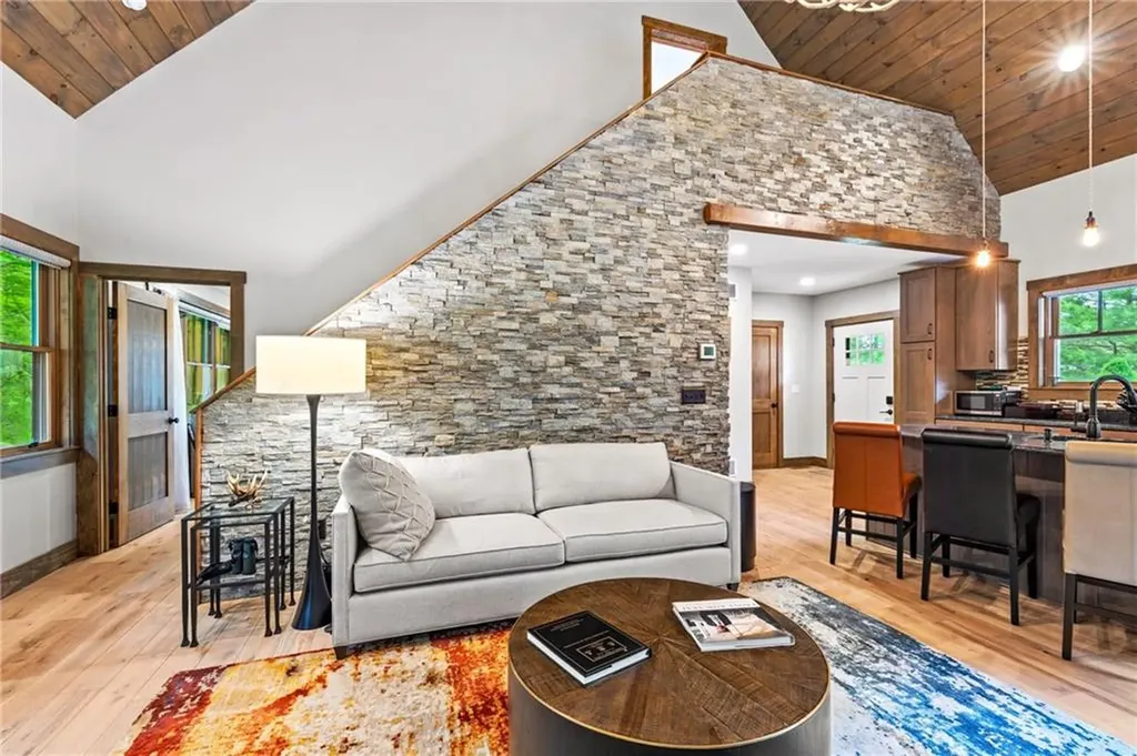 23 White Hawk Ridge Richmond RI 02898