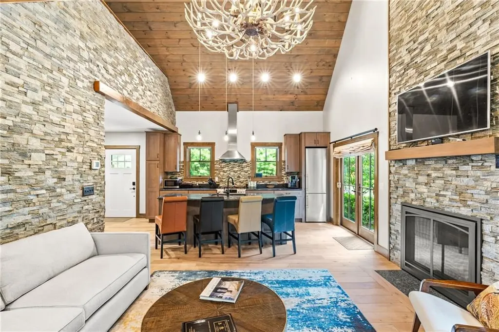 23 White Hawk Ridge Richmond RI 02898