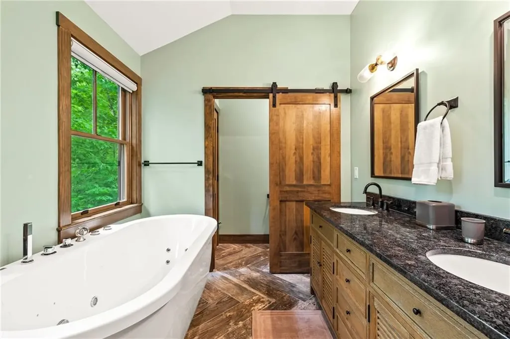 23 White Hawk Ridge Richmond RI 02898