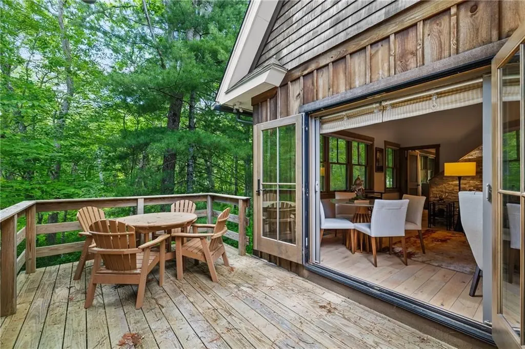 23 White Hawk Ridge Richmond RI 02898