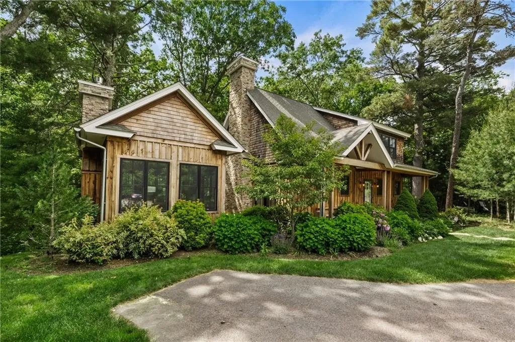 23 White Hawk Ridge Richmond RI 02898