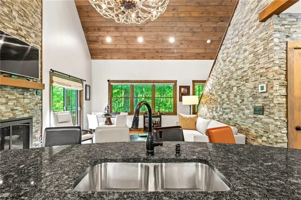 23 White Hawk Ridge Richmond RI 02898