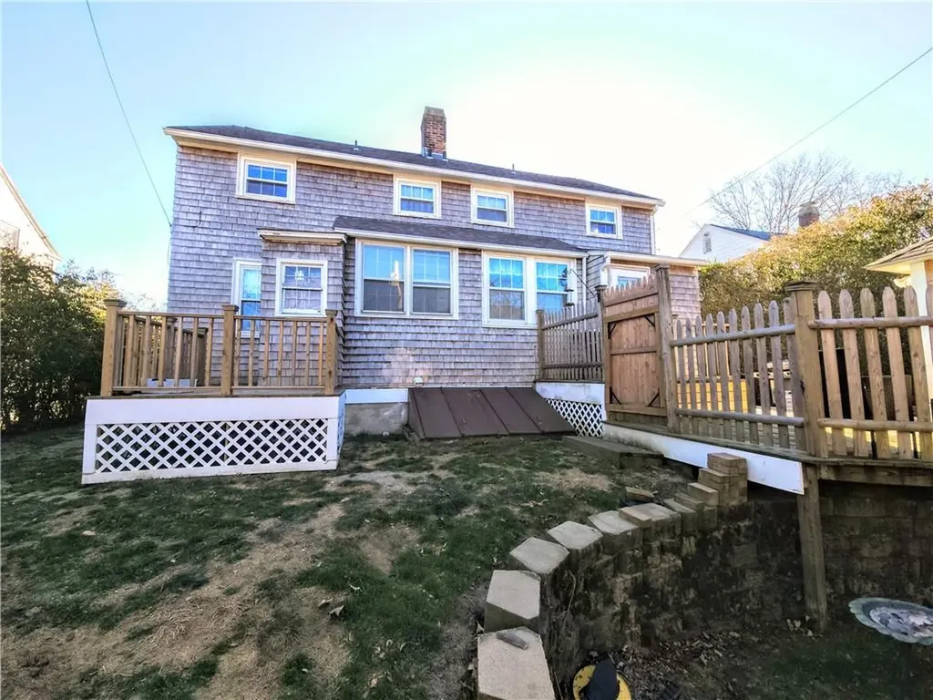 73 75 Old Fort Road Newport RI 02840