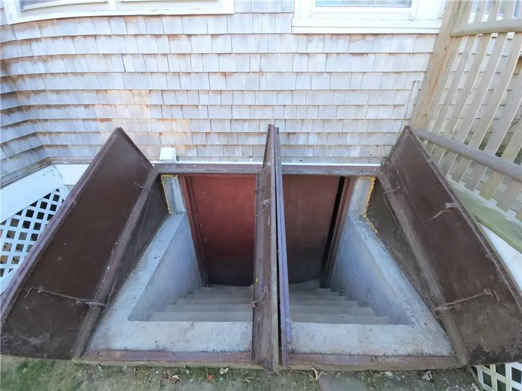 73 75 Old Fort Road Newport RI 02840