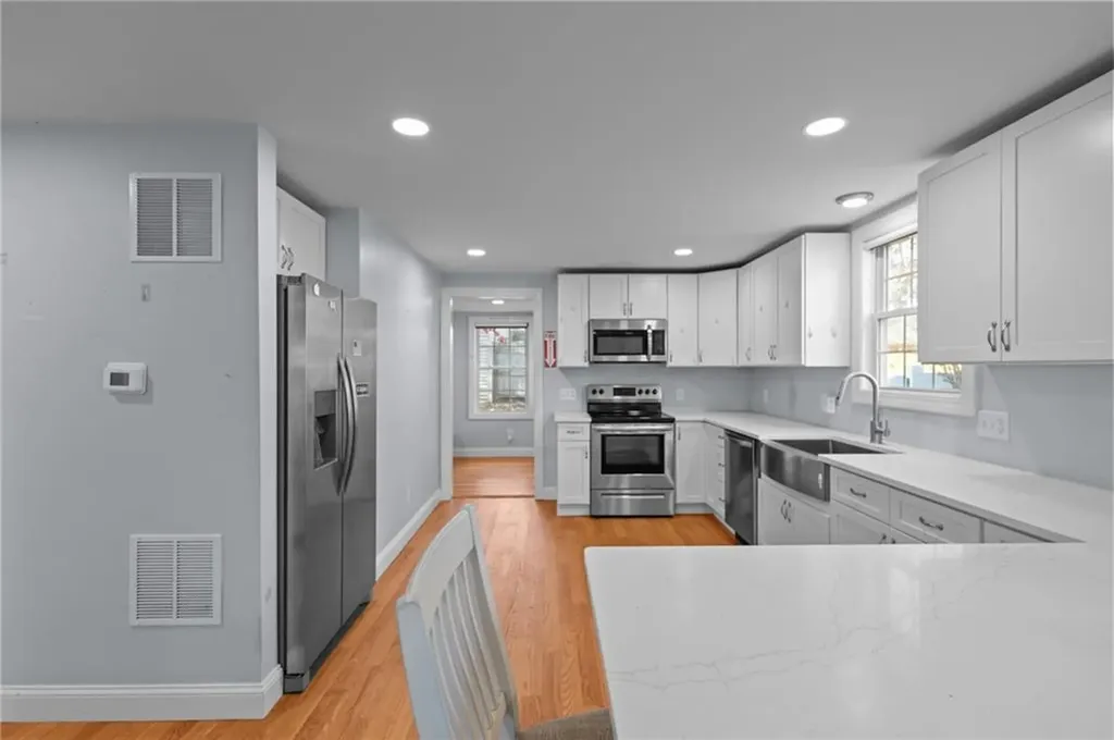 31 Swan Street North Providence RI 02911