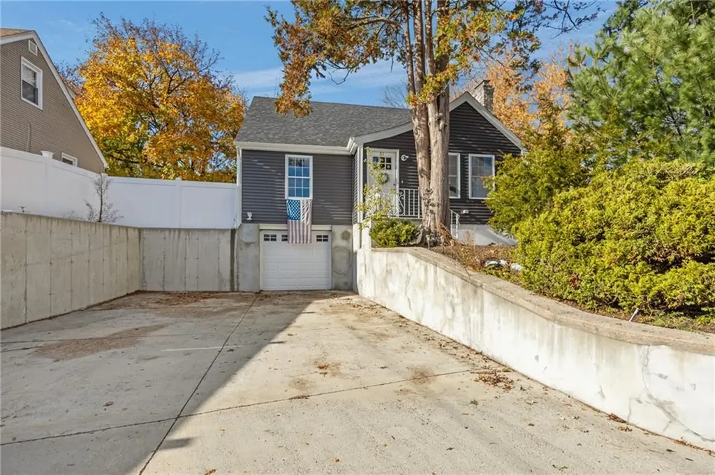 31 Swan Street North Providence RI 02911