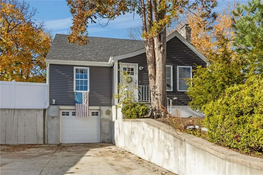 31 Swan Street North Providence RI 02911