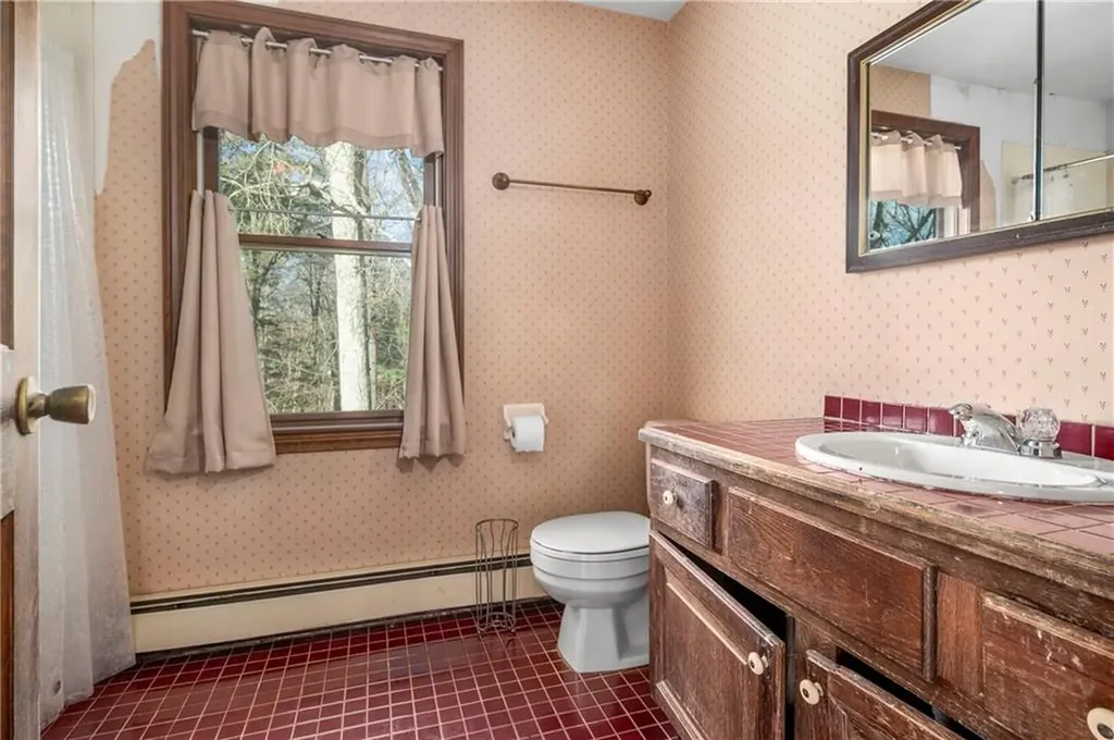 5 Lincoln Drive North Smithfield RI 02896