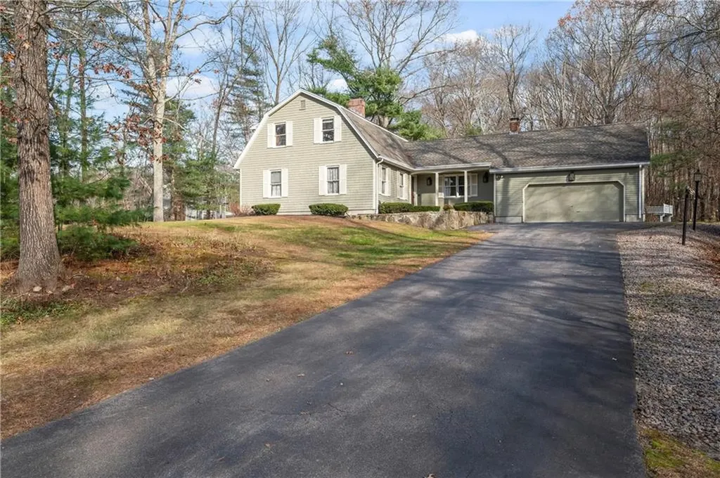 5 Lincoln Drive North Smithfield RI 02896