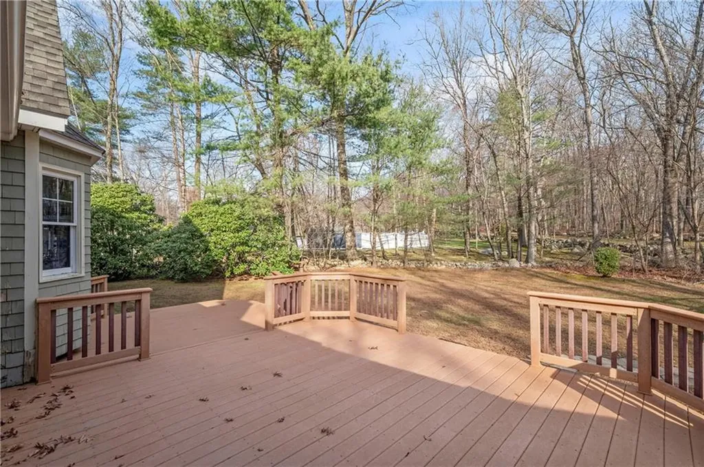 5 Lincoln Drive North Smithfield RI 02896