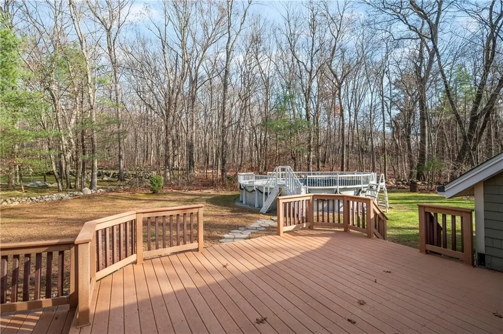 5 Lincoln Drive North Smithfield RI 02896