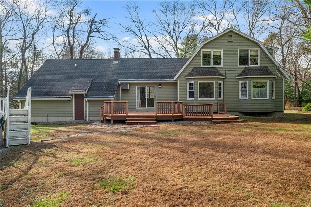 5 Lincoln Drive North Smithfield RI 02896