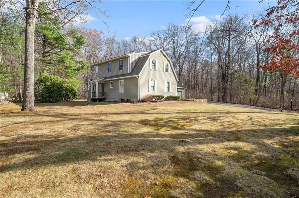 5 Lincoln Drive North Smithfield RI 02896