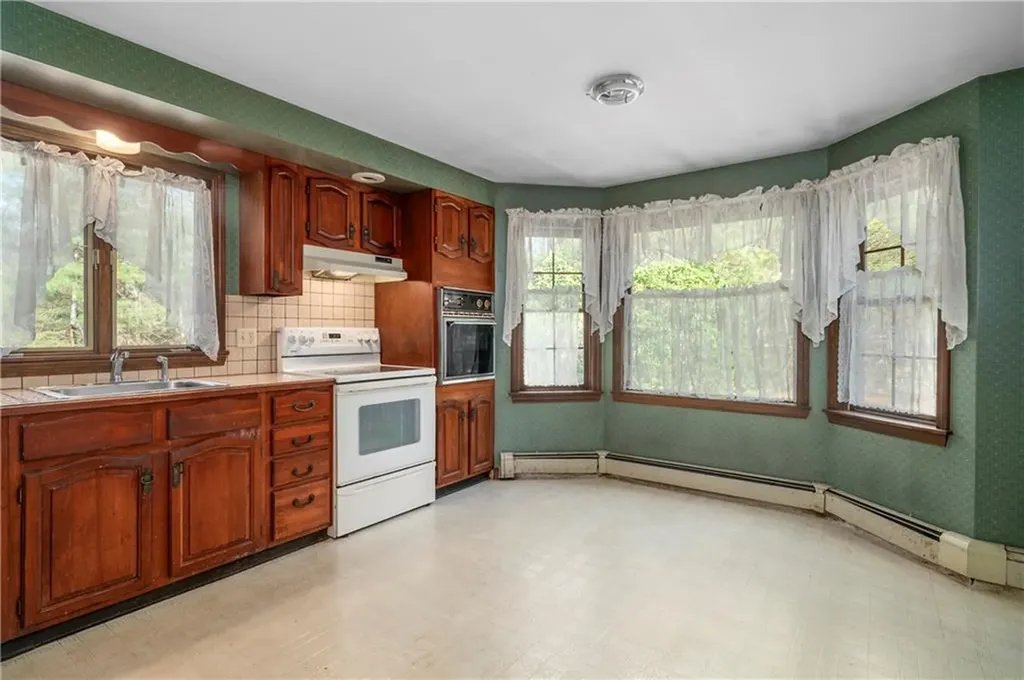 5 Lincoln Drive North Smithfield RI 02896